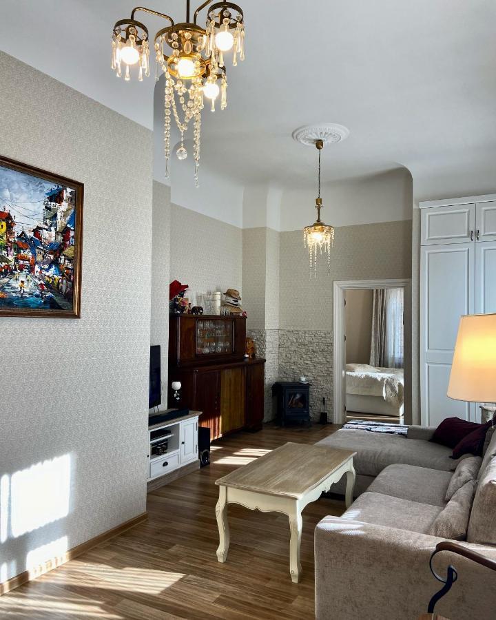 Elegant Apartment In Historical Centre & Free Locked Parking Riga Esterno foto