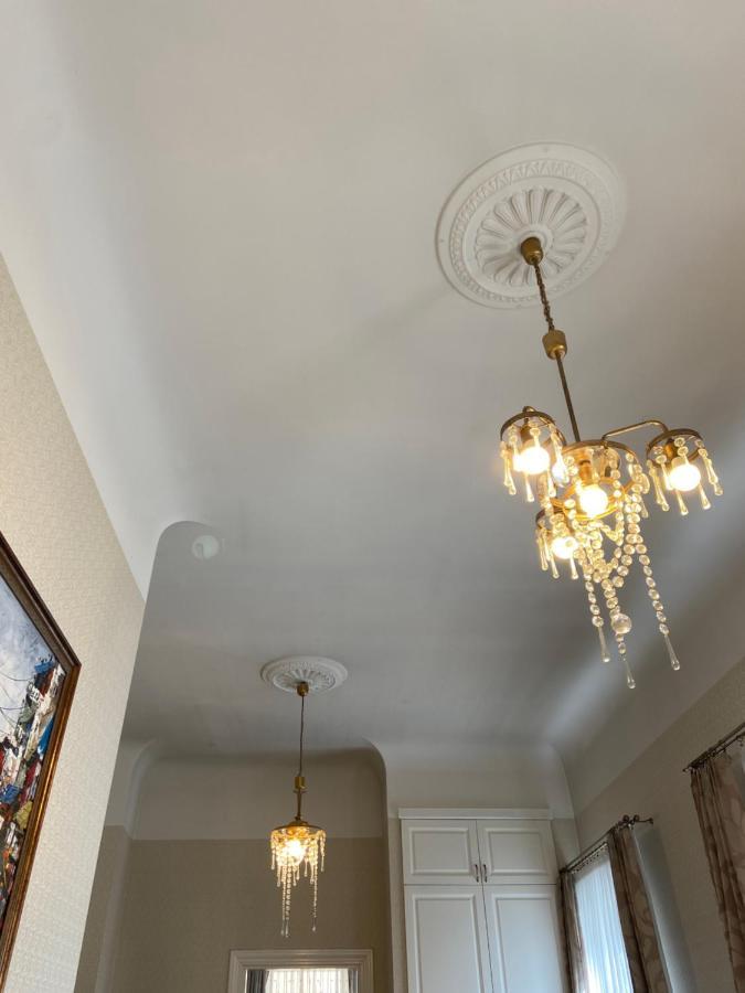 Elegant Apartment In Historical Centre & Free Locked Parking Riga Esterno foto