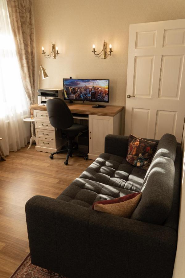 Elegant Apartment In Historical Centre & Free Locked Parking Riga Esterno foto