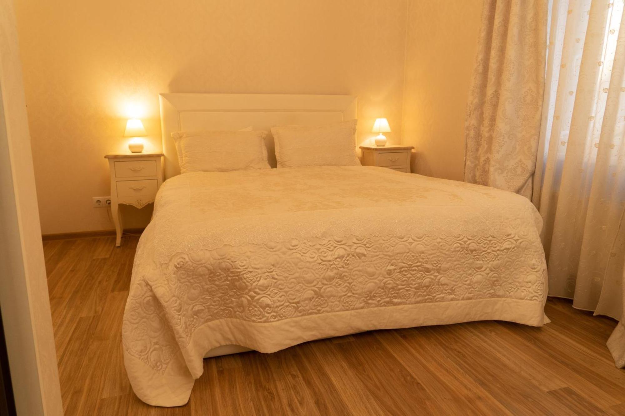 Elegant Apartment In Historical Centre & Free Locked Parking Riga Esterno foto