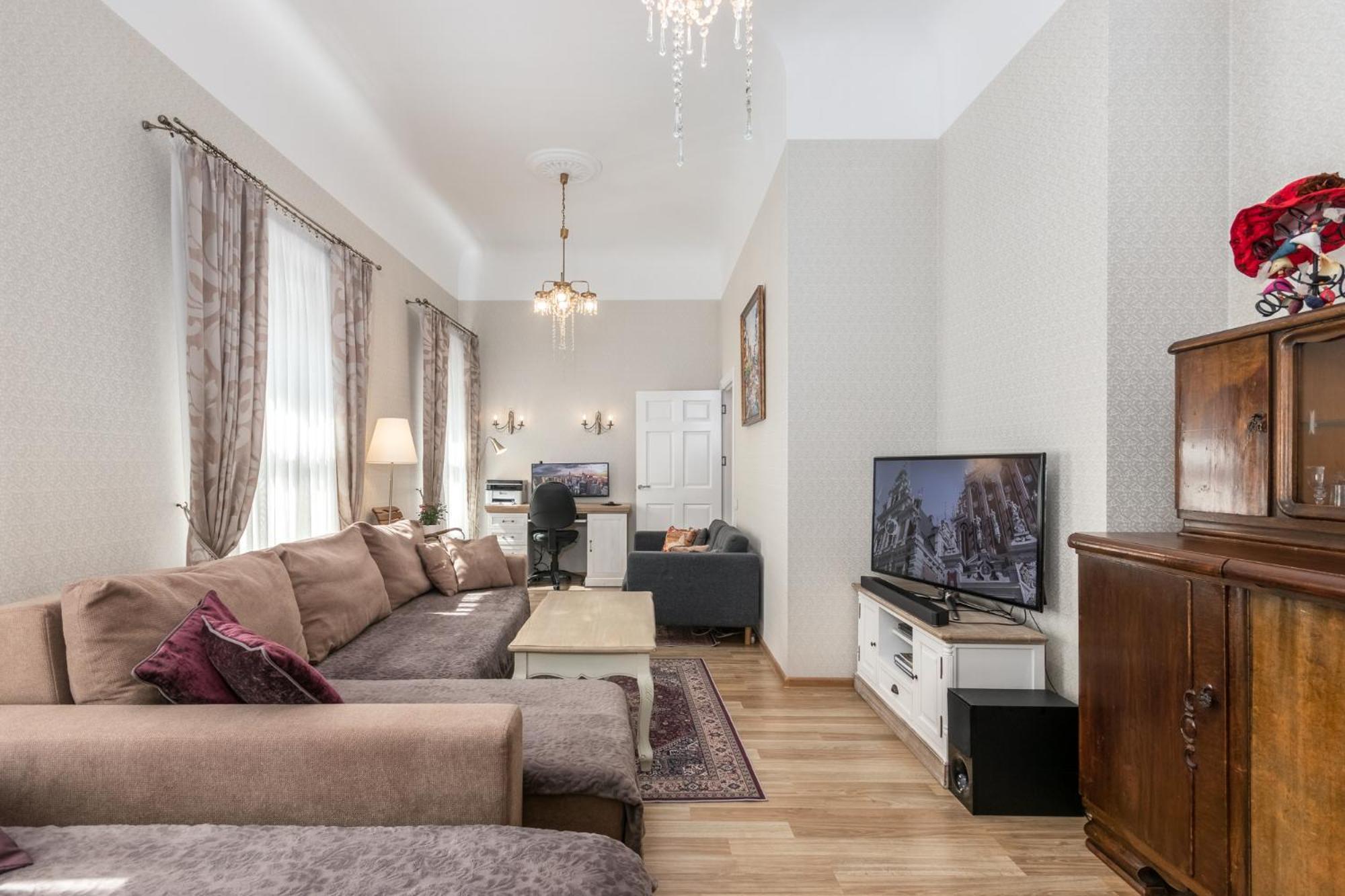 Elegant Apartment In Historical Centre & Free Locked Parking Riga Esterno foto