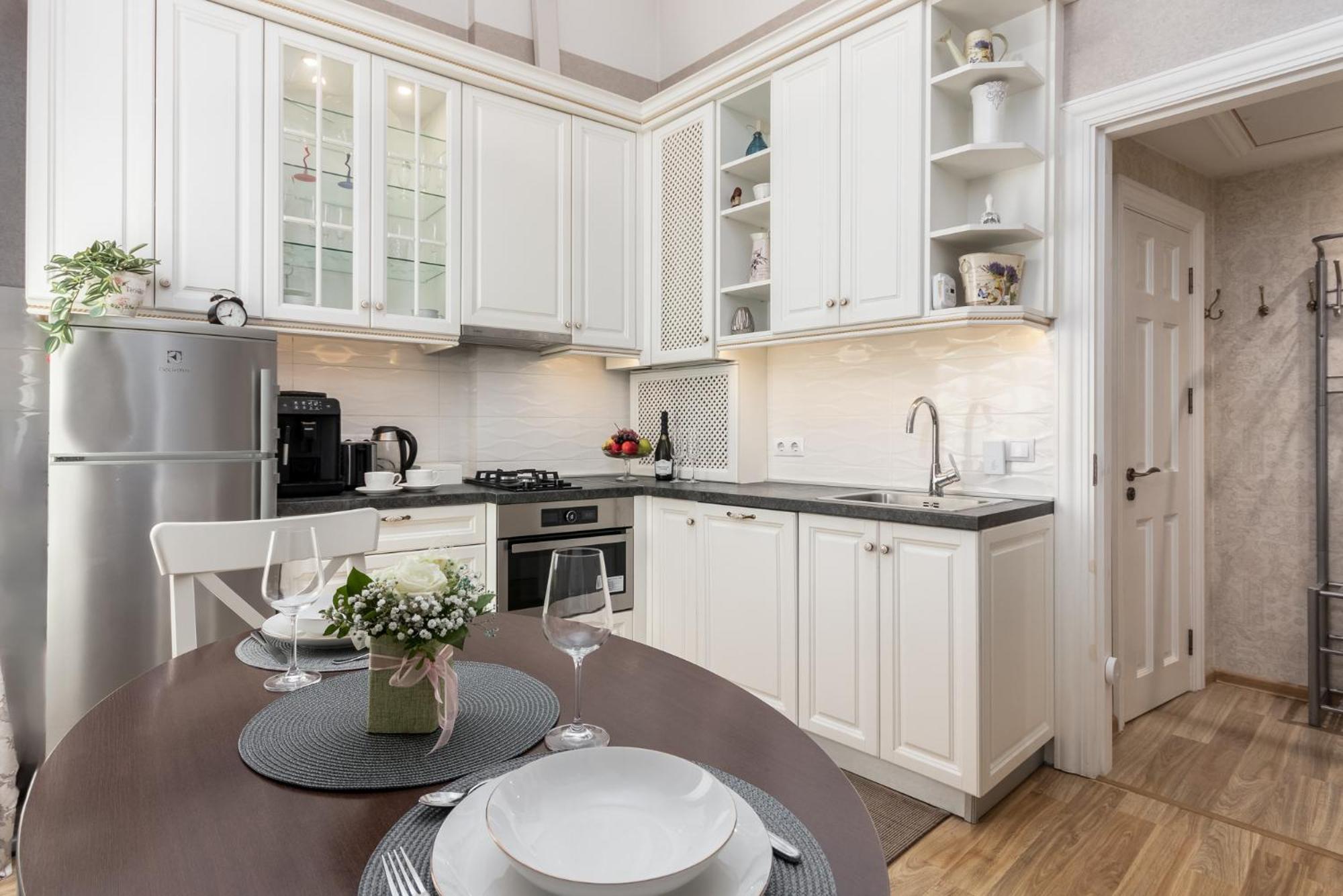 Elegant Apartment In Historical Centre & Free Locked Parking Riga Esterno foto
