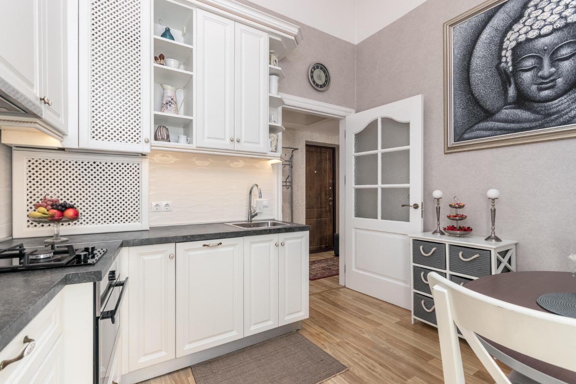 Elegant Apartment In Historical Centre & Free Locked Parking Riga Esterno foto