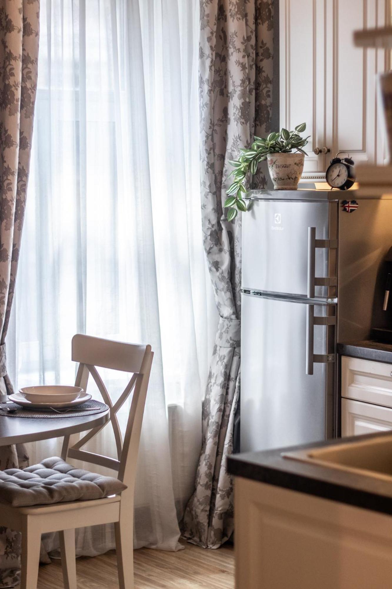 Elegant Apartment In Historical Centre & Free Locked Parking Riga Esterno foto
