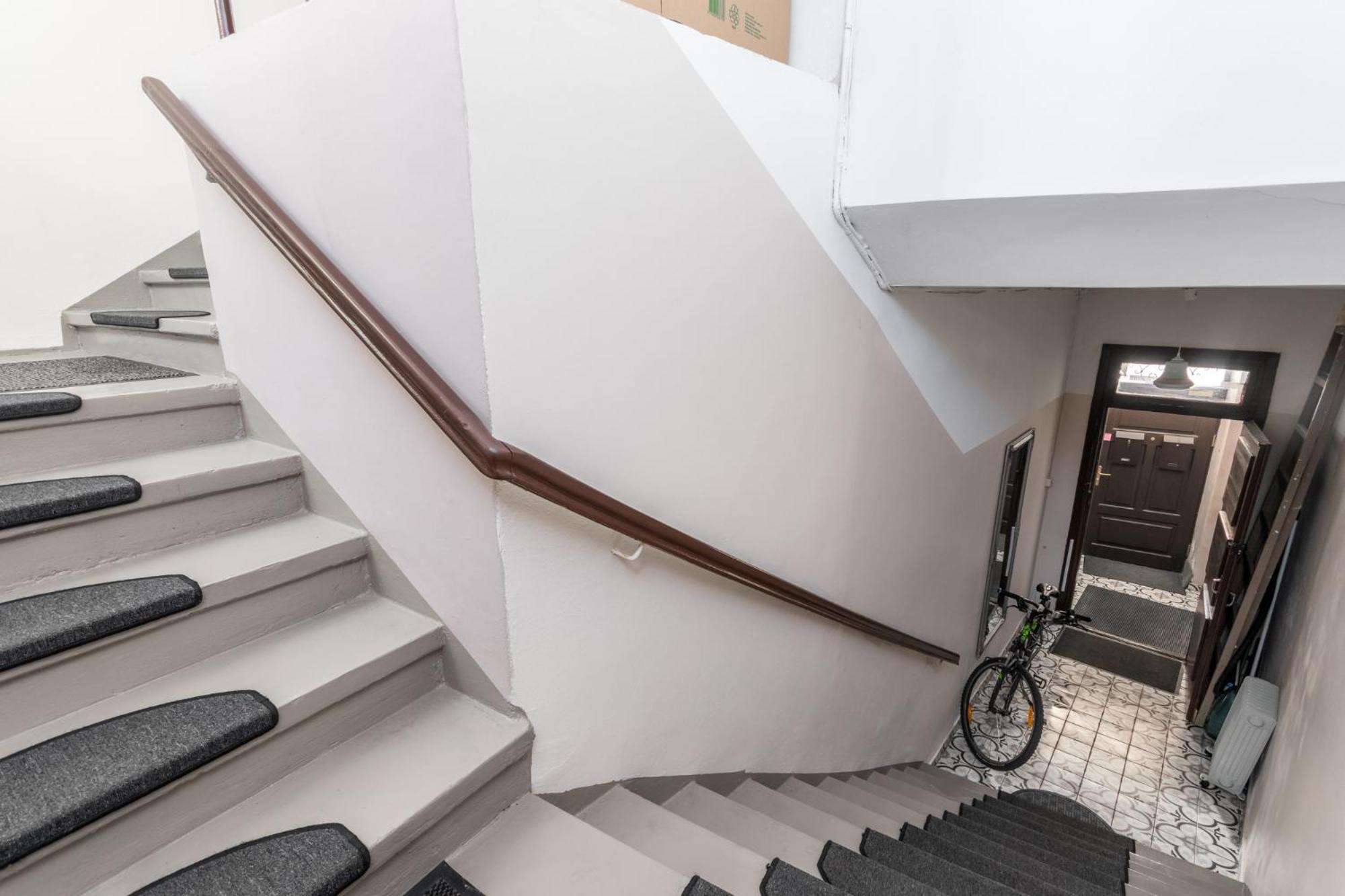 Elegant Apartment In Historical Centre & Free Locked Parking Riga Esterno foto