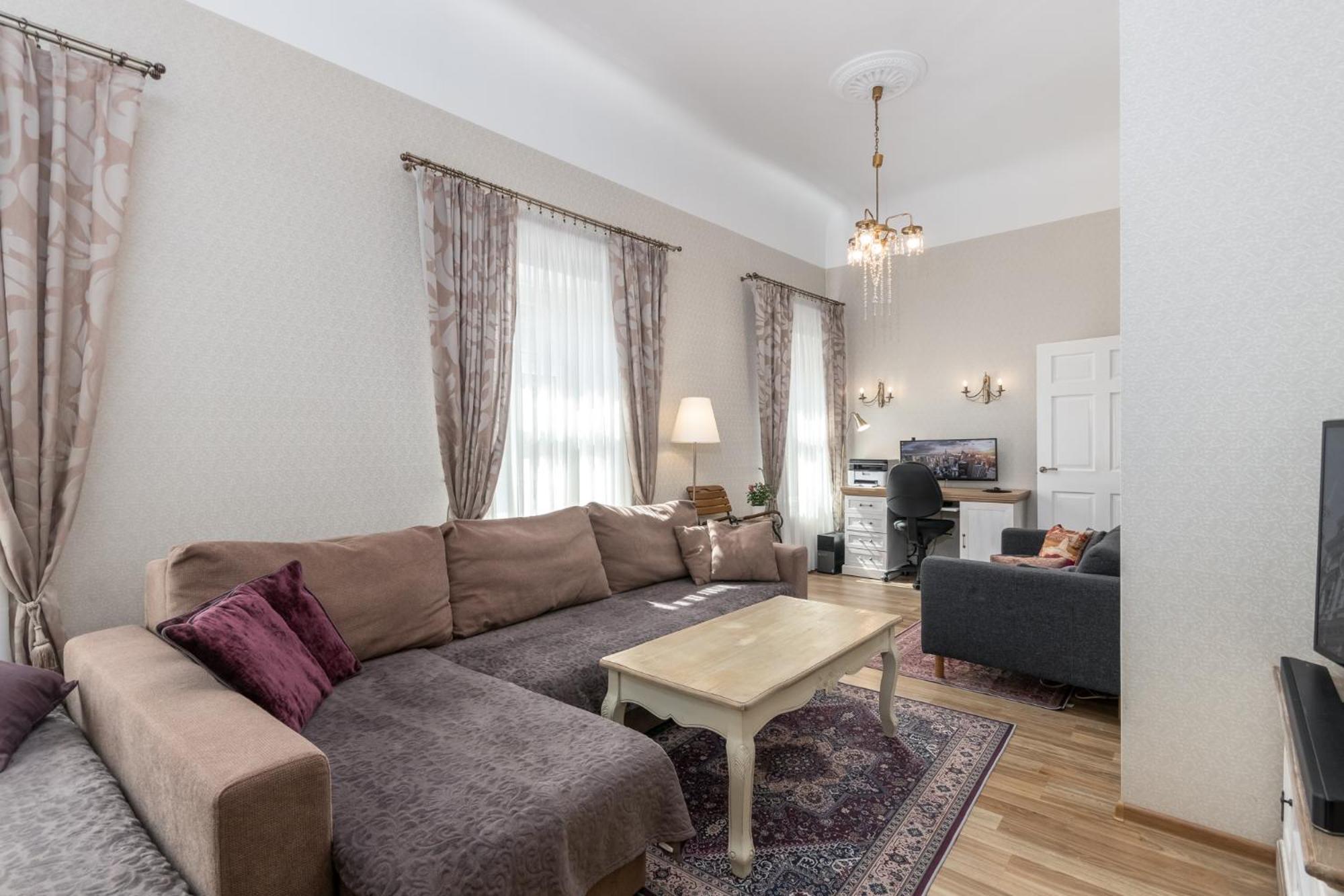 Elegant Apartment In Historical Centre & Free Locked Parking Riga Esterno foto