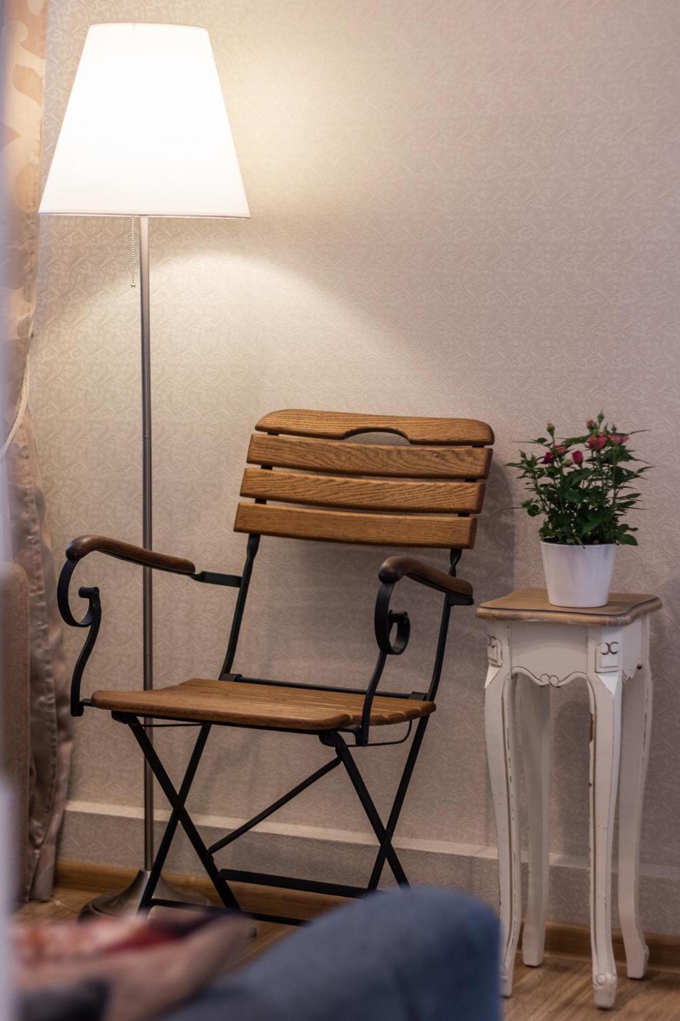 Elegant Apartment In Historical Centre & Free Locked Parking Riga Esterno foto
