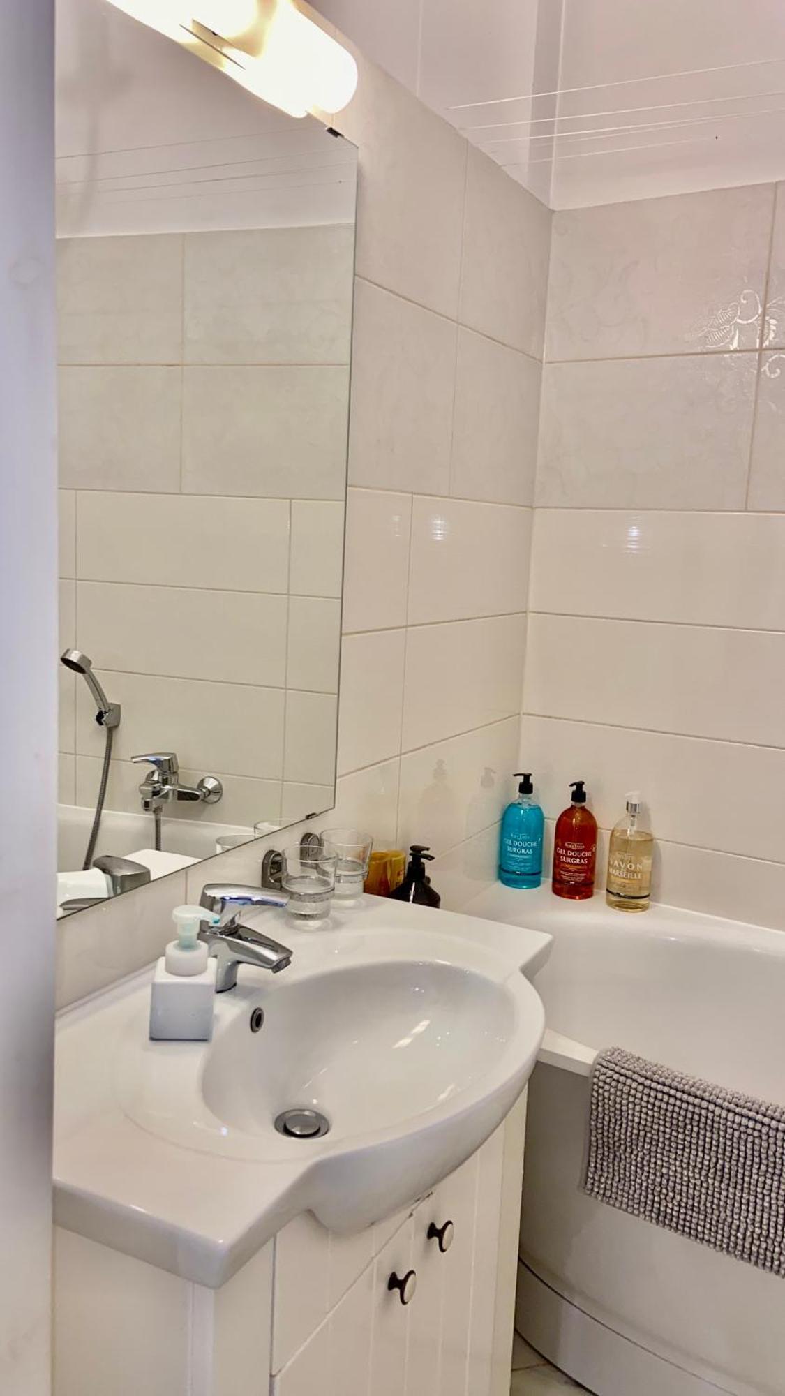Elegant Apartment In Historical Centre & Free Locked Parking Riga Esterno foto